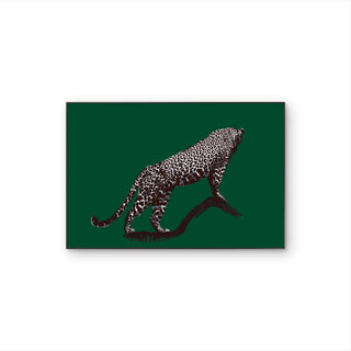 Tableau Emerald Leopard avec léopard graphique en mouvement sur fond vert profond, dans un style animalier contemporain et élégant.