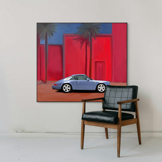 Tableau figuratif contemporain Palm Drive avec voiture sportive bleue devant une architecture rouge et des palmiers.