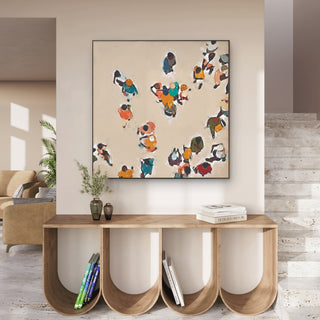 Tableau figuratif contemporain Urban Flow avec silhouettes colorées vues du dessus sur fond beige.